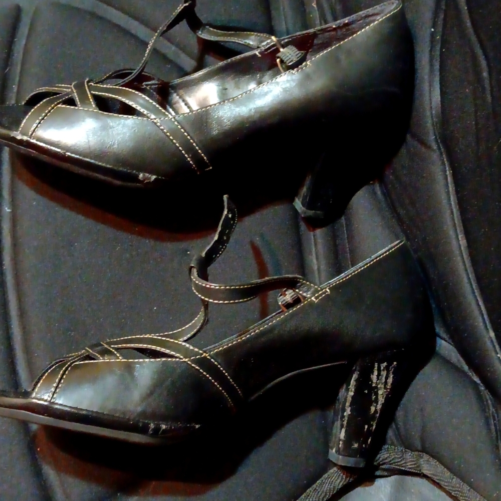 What's what black strap leather heels
